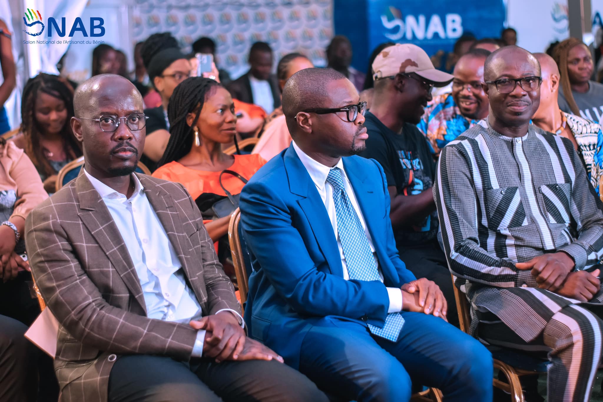 Public réuni au Salon National de l’Artisanat du Bénin